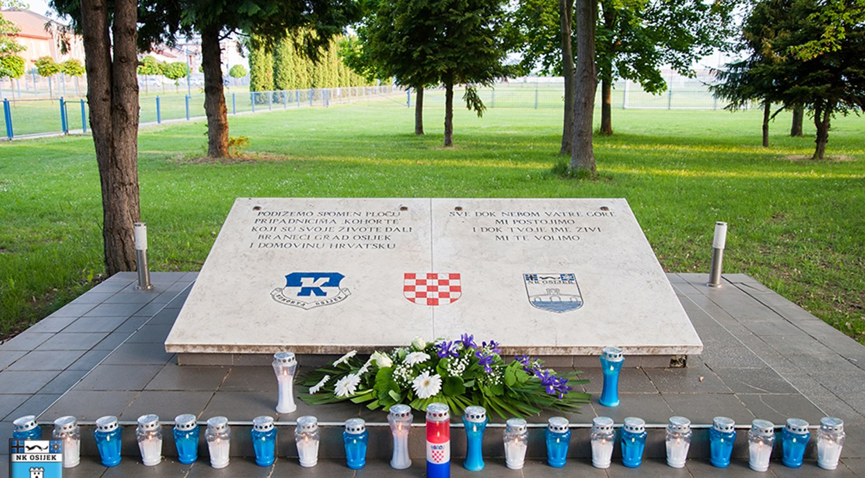 Odavanje počasti poginulim "Kohortašima"