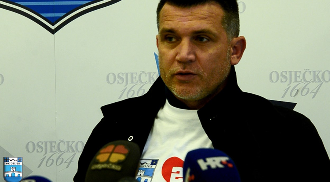 Konferencija za novinare po svršetku susreta u Gradskom vrtu