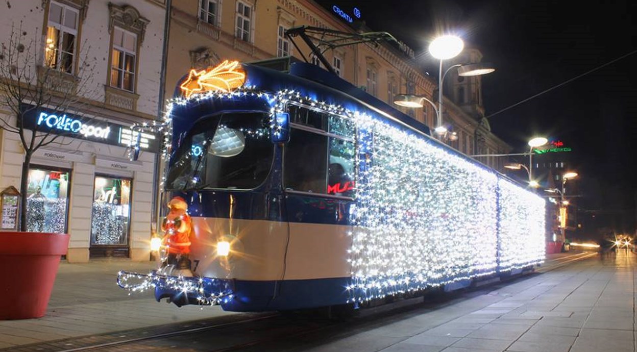 Otvara se i bijelo-plava kućica