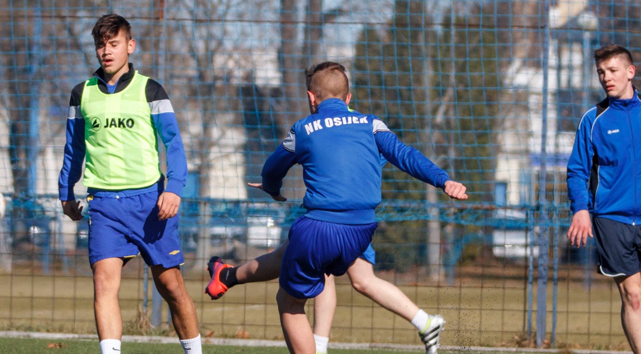 Juniori dočekuju Lokomotivu
