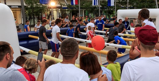 JÓ SZORAKOZÁS A VÁROS KÖSZPONTJÁBAN