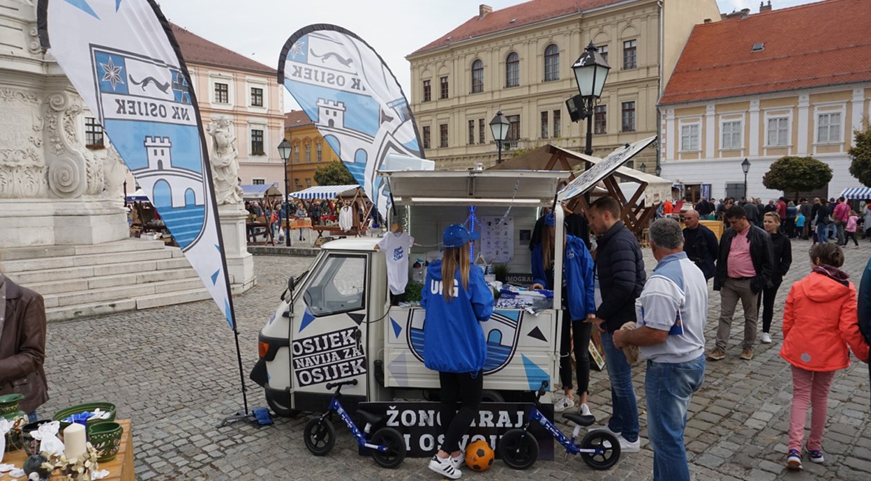Dvostruki Bijelo-plavi korner