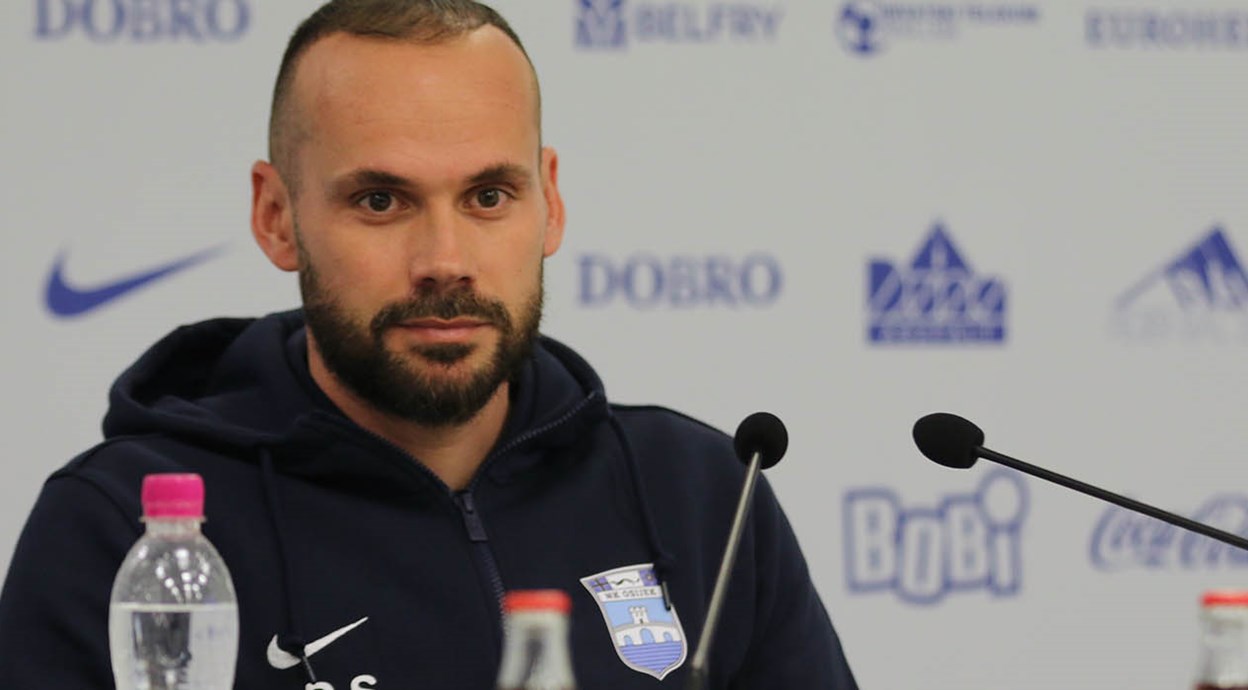 Skender: „Baciti se na glavu“