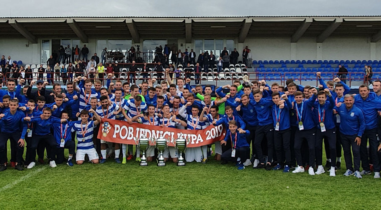 Pozdravite trostruke osvajače Kupa!