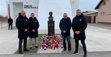 Počast herojima Vukovara i Škabrnje