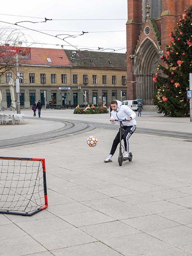 Lončar i Hiroš ispitali nogometne vještine navijača