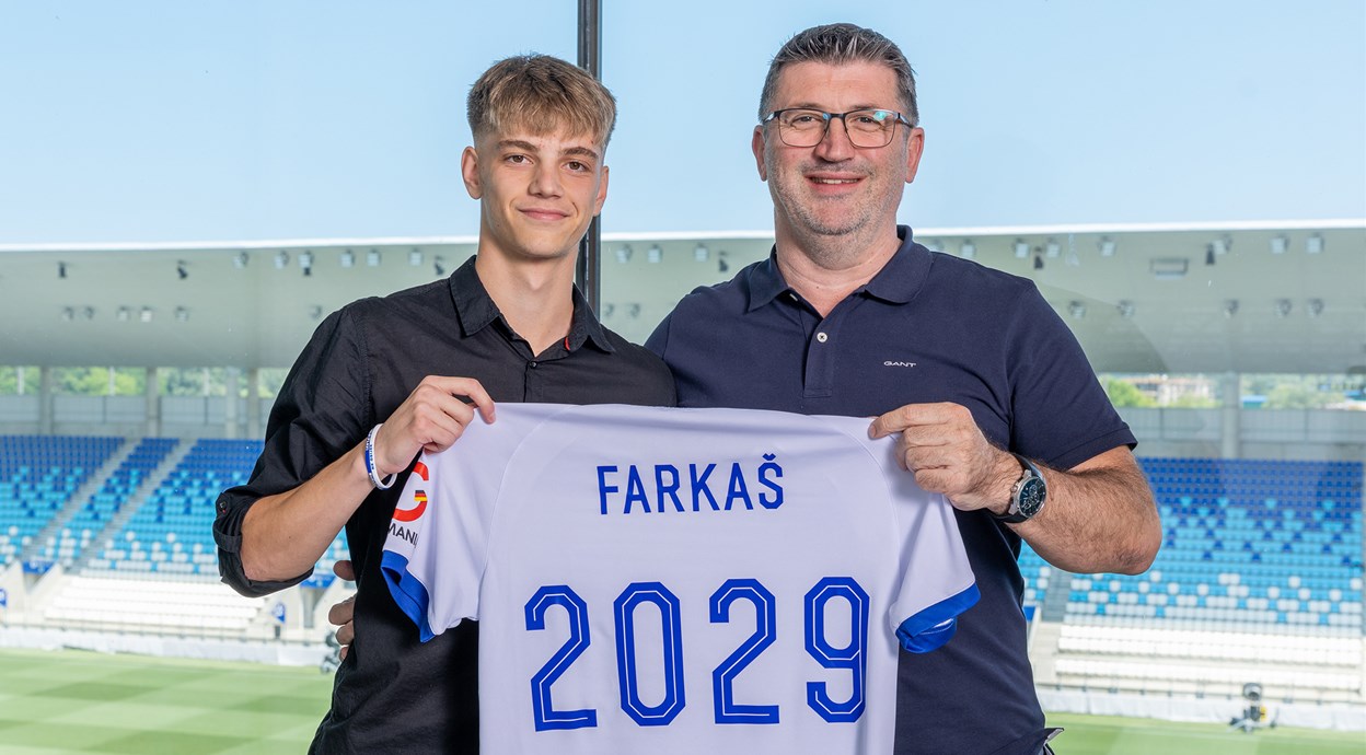 Niki Farkašu prvi profesionalni ugovor