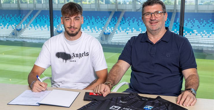 Jan Hlapčić potpisao profesionalni ugovor